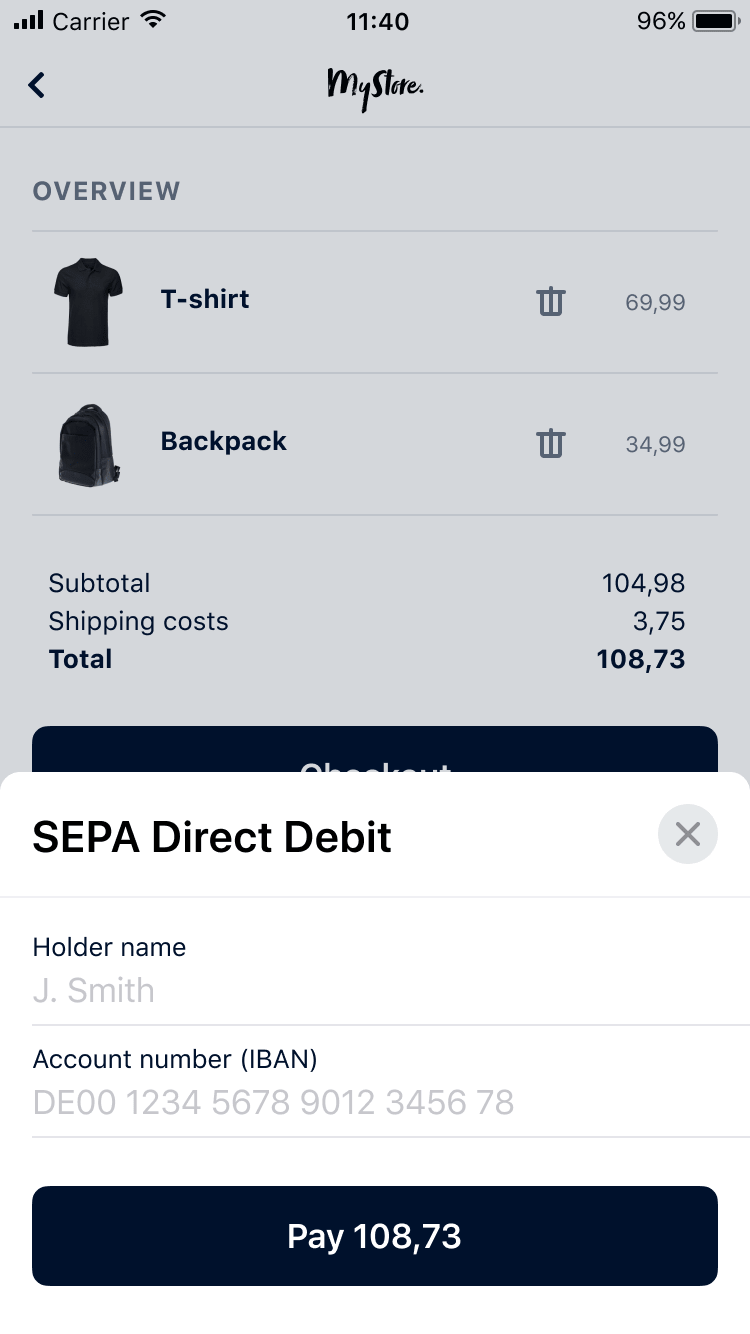 Pantalla móvil que muestra un carrito de compras con una camiseta y una mochila, y la opción de pago Adyen SEPA Direct Debit.
